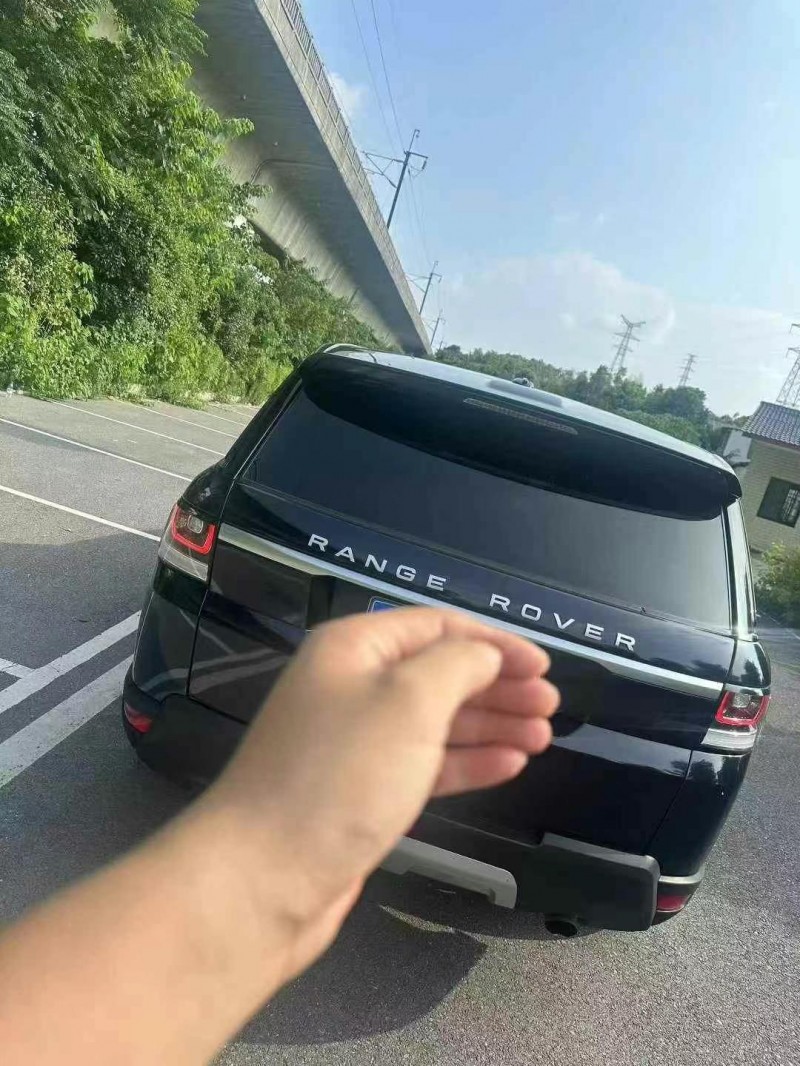 14年武汉路虎揽胜运动