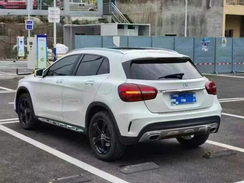 20年金华奔驰GLA