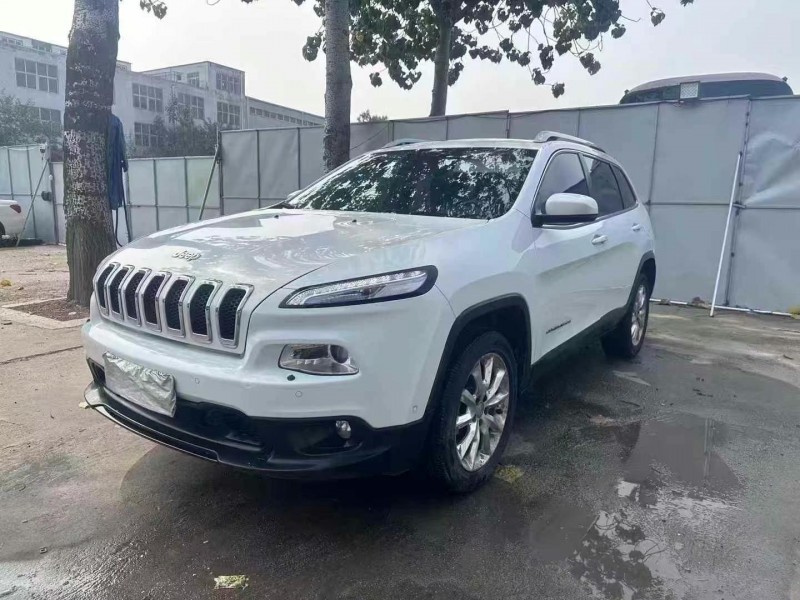 15年青岛Jeep自由光