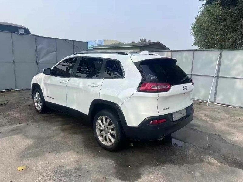 15年青岛Jeep自由光