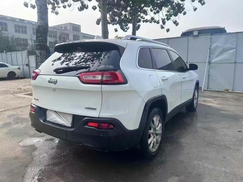 15年青岛Jeep自由光