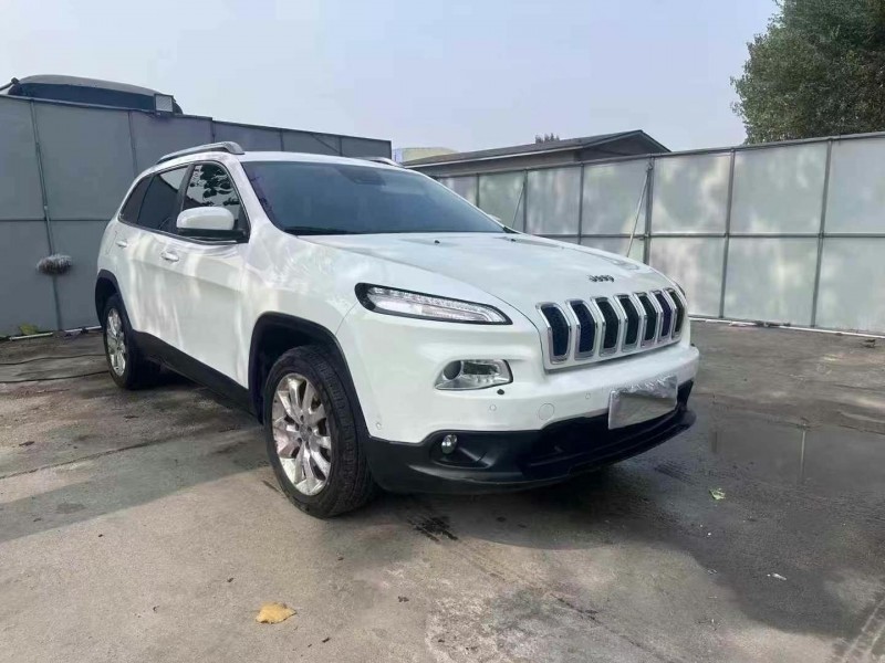 15年青岛Jeep自由光