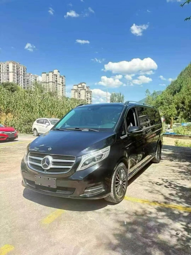 18年重庆市奔驰V