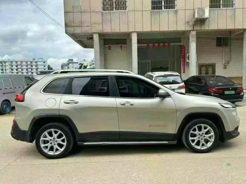 16年桂林Jeep自由光