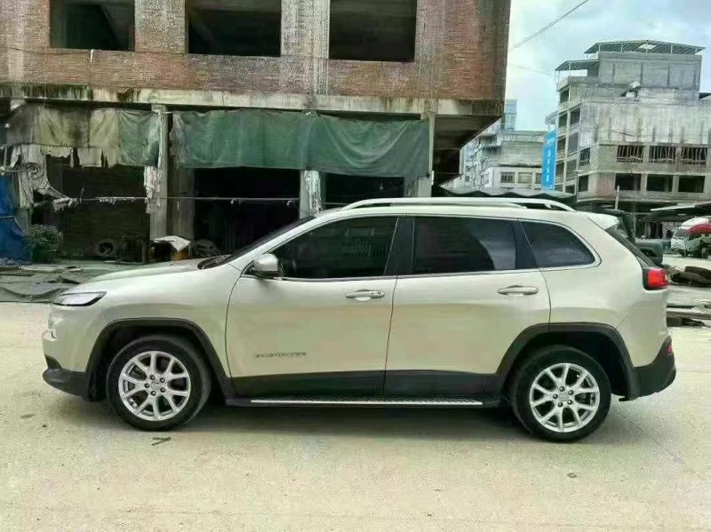 16年桂林Jeep自由光
