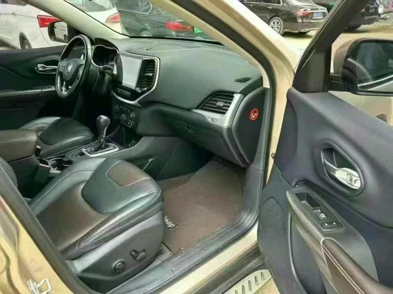 16年桂林Jeep自由光