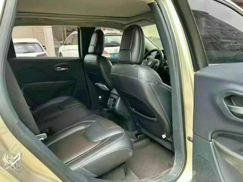 16年桂林Jeep自由光