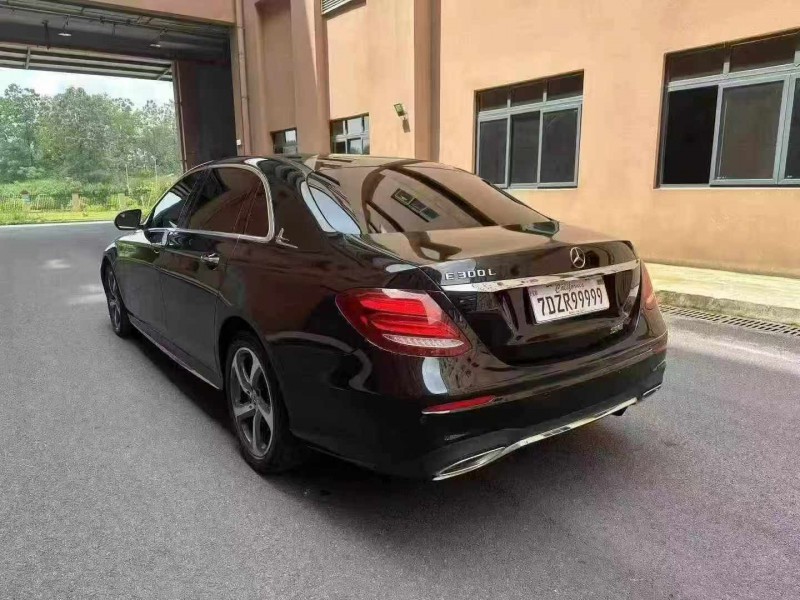 18年重庆市奔驰E
