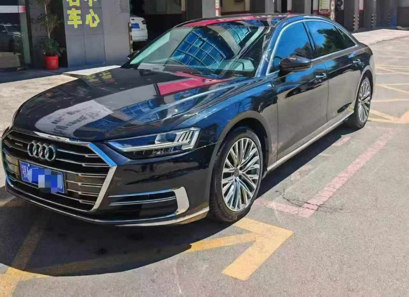 21年襄樊奥迪A8L