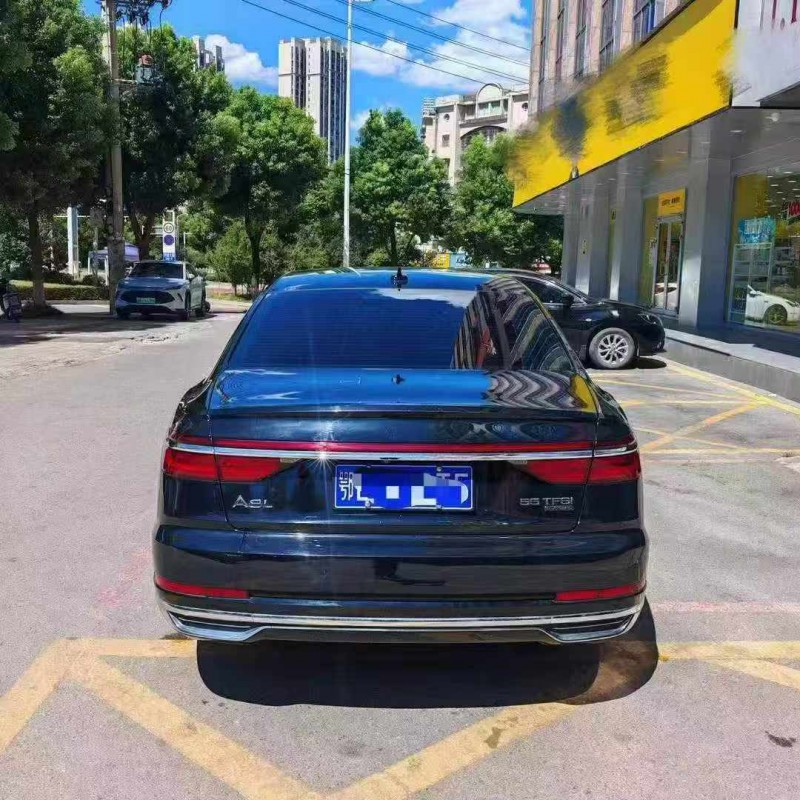 21年襄樊奥迪A8L