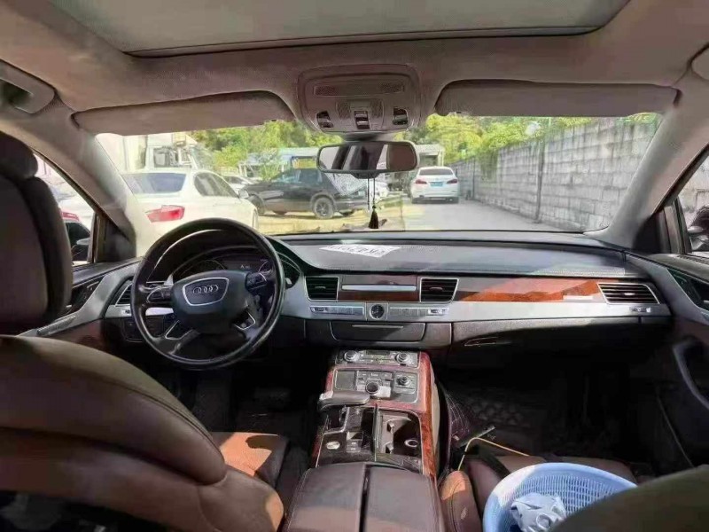 13年珠海奥迪A8L
