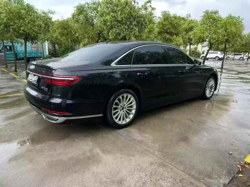 21年烟台奥迪A8L