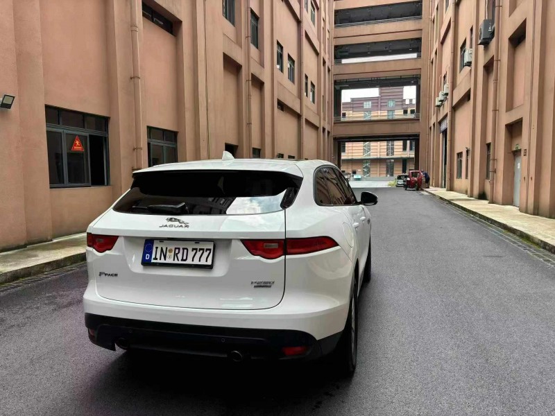17年重庆市捷豹F-PACE