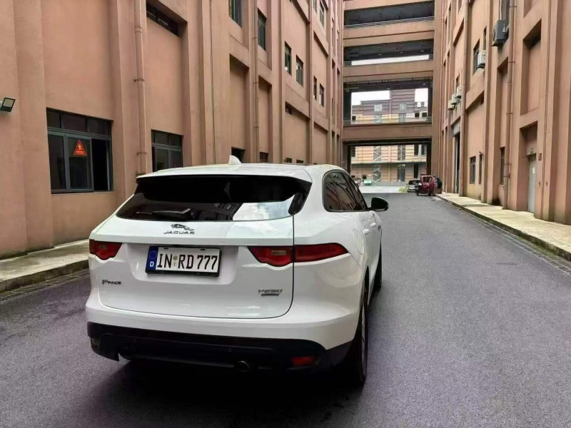 17年重庆市捷豹F-PACE