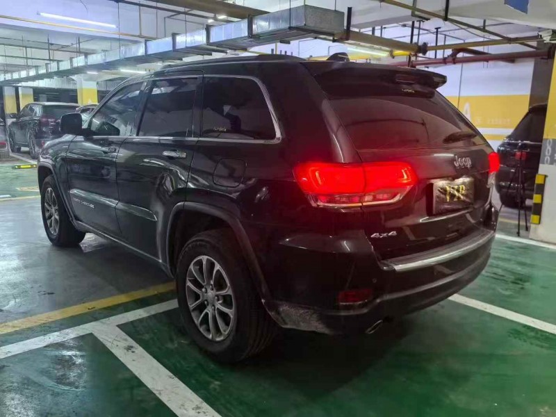 16年鄂州Jeep大切诺基