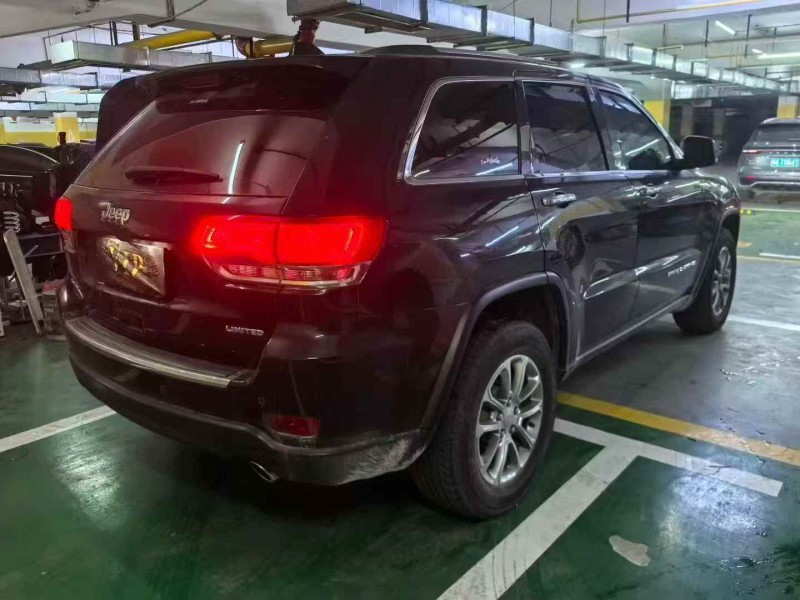 16年鄂州Jeep大切诺基