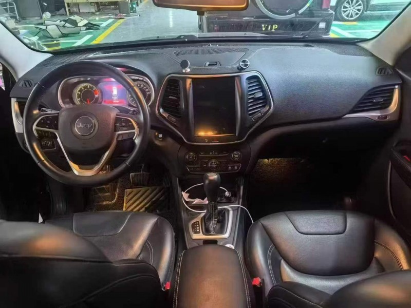 18年十堰Jeep自由光