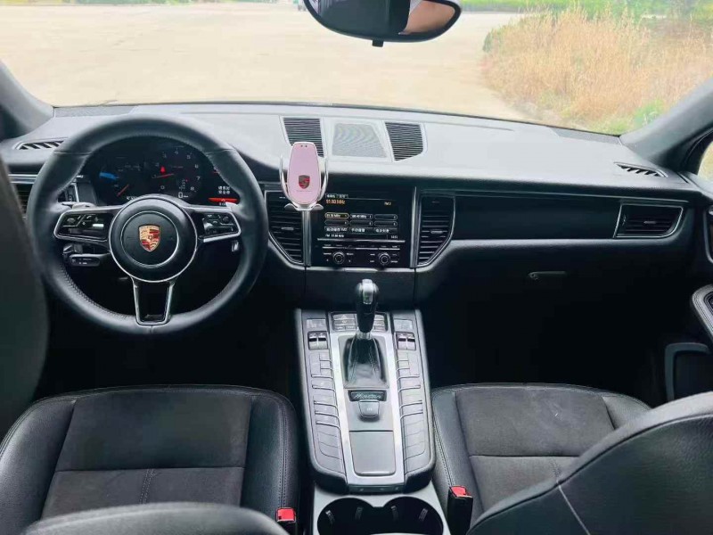 15年青岛保时捷Macan
