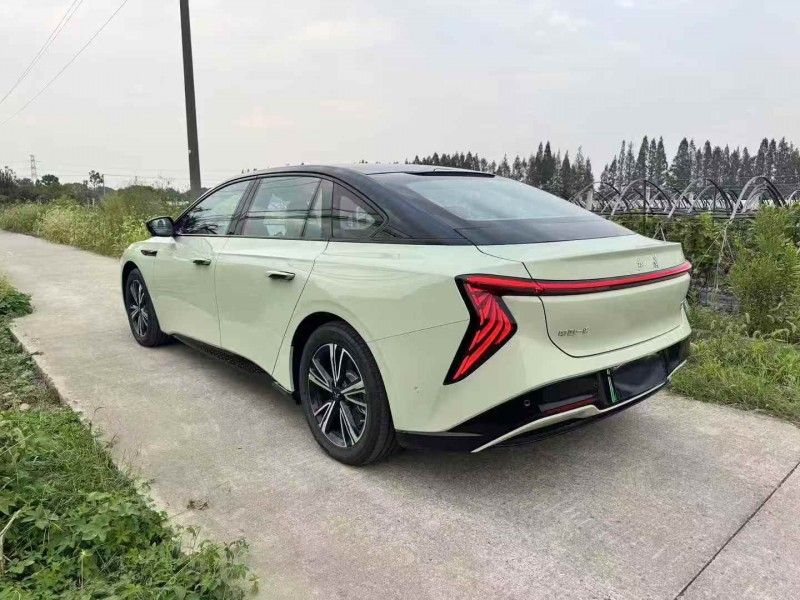 25年宁波红旗EH7