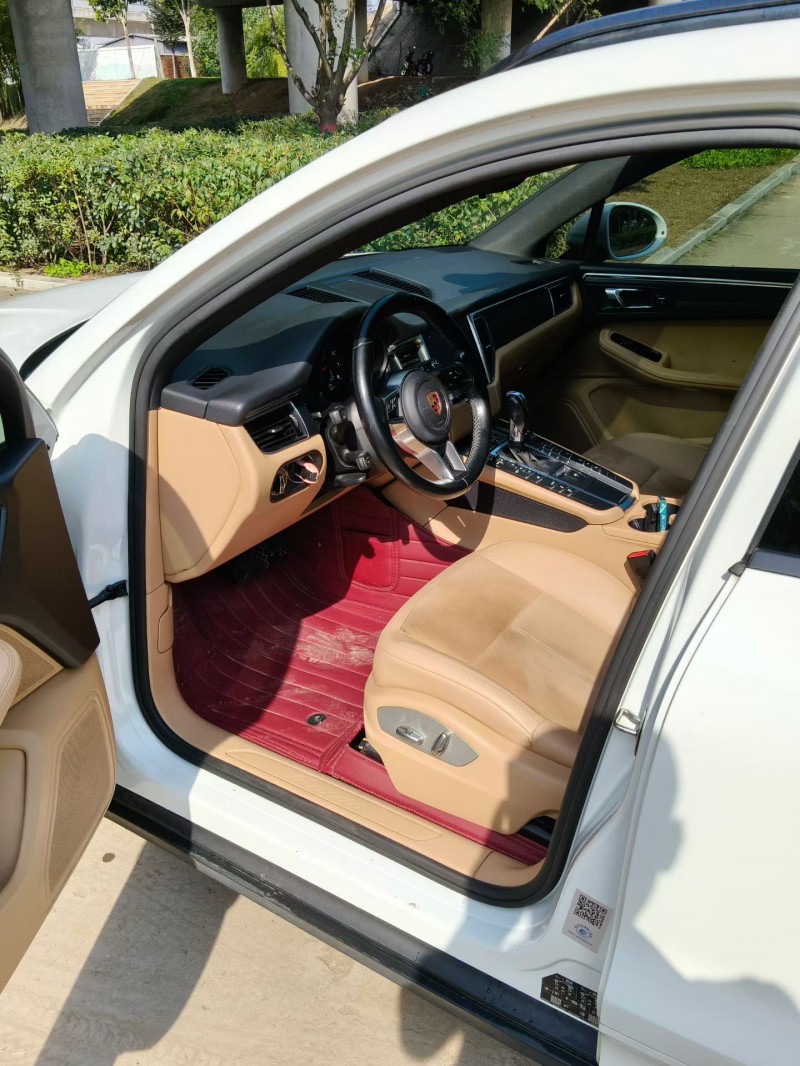 17年青岛保时捷Macan