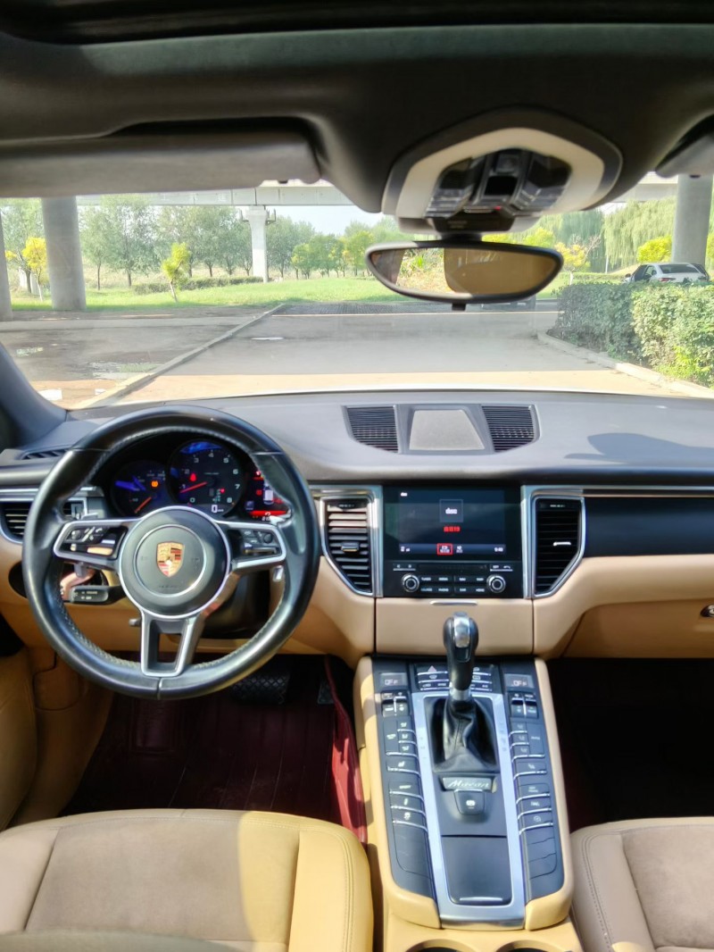 17年青岛保时捷Macan