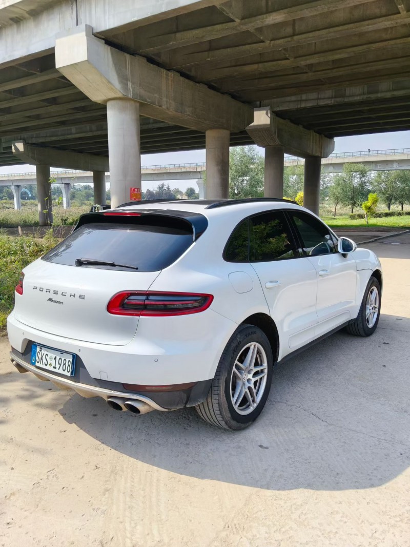 17年青岛保时捷Macan