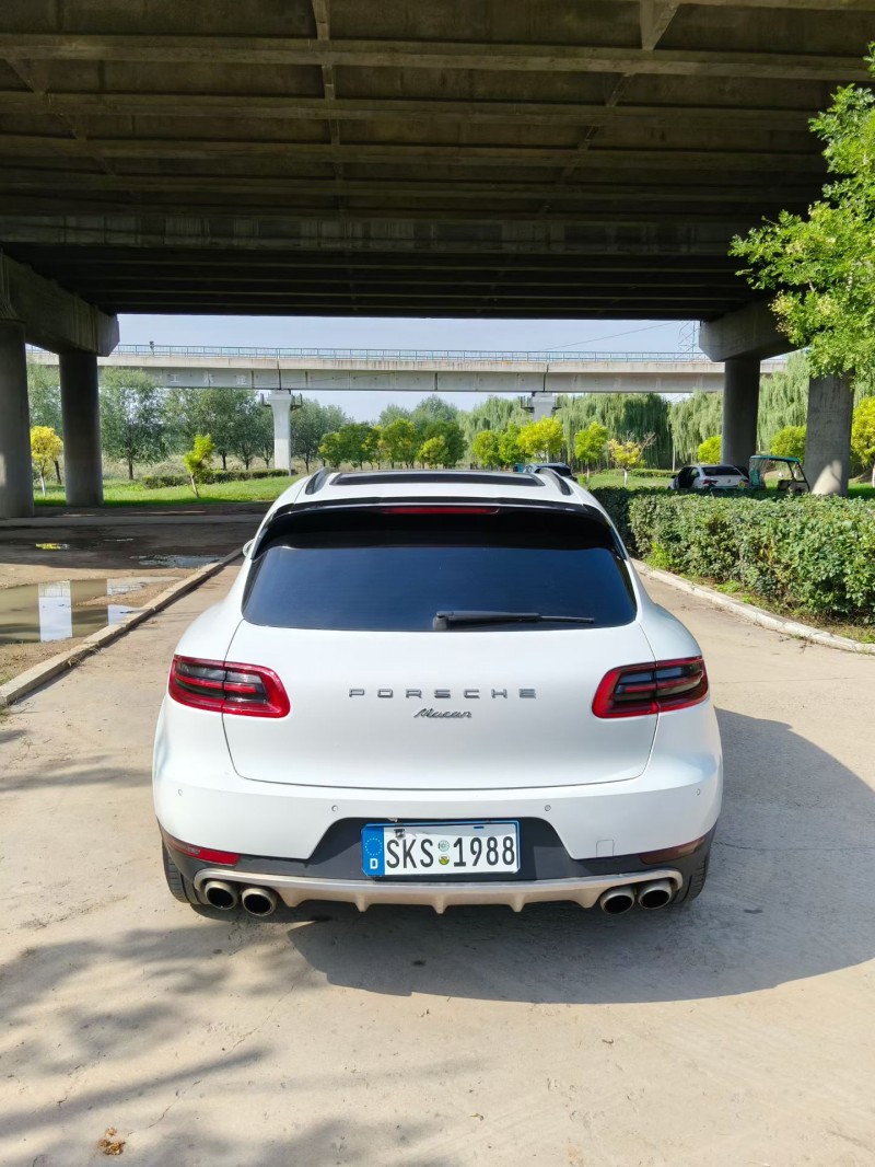 17年青岛保时捷Macan