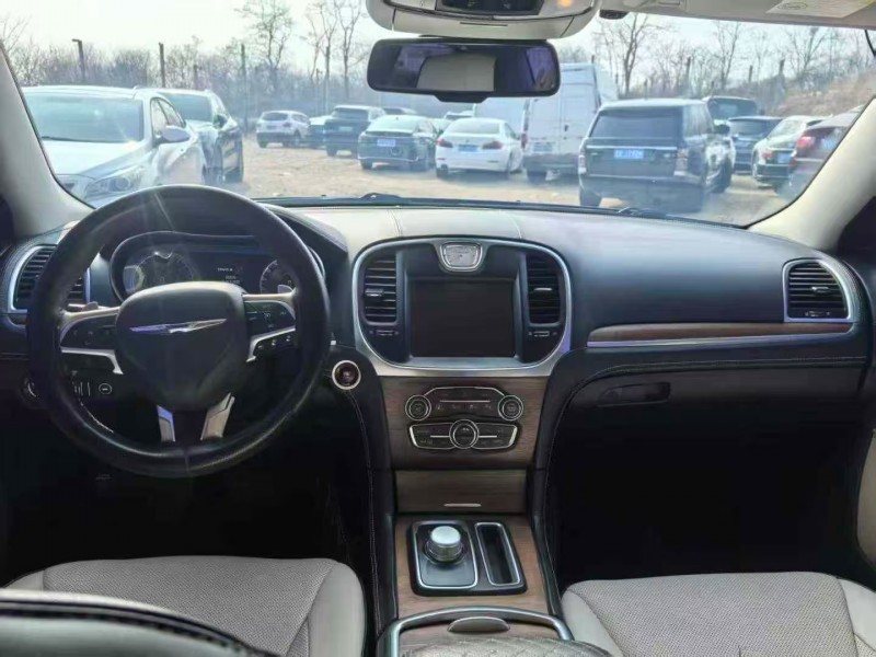 18年青岛克莱斯勒300C