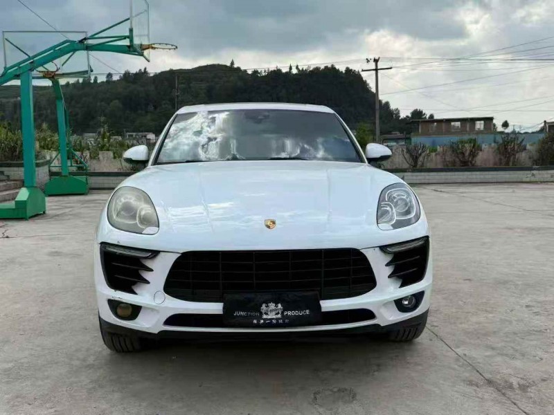 17年黔东南自治州保时捷Macan