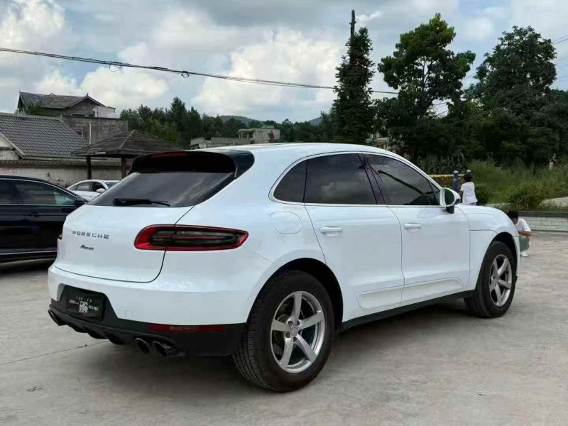 17年黔东南自治州保时捷Macan