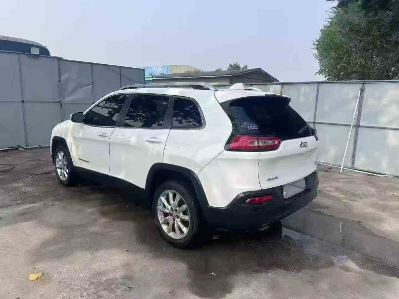 15年泰安Jeep自由光