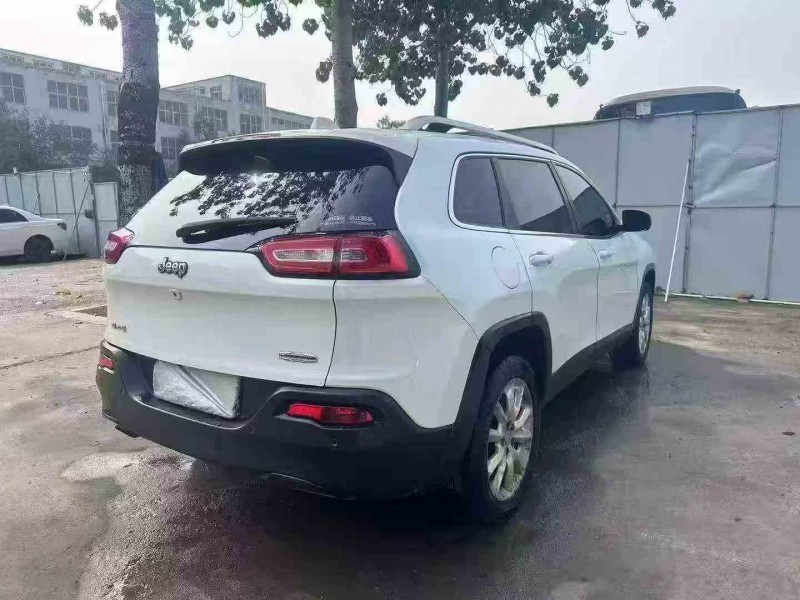 15年泰安Jeep自由光