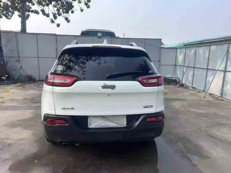 15年泰安Jeep自由光