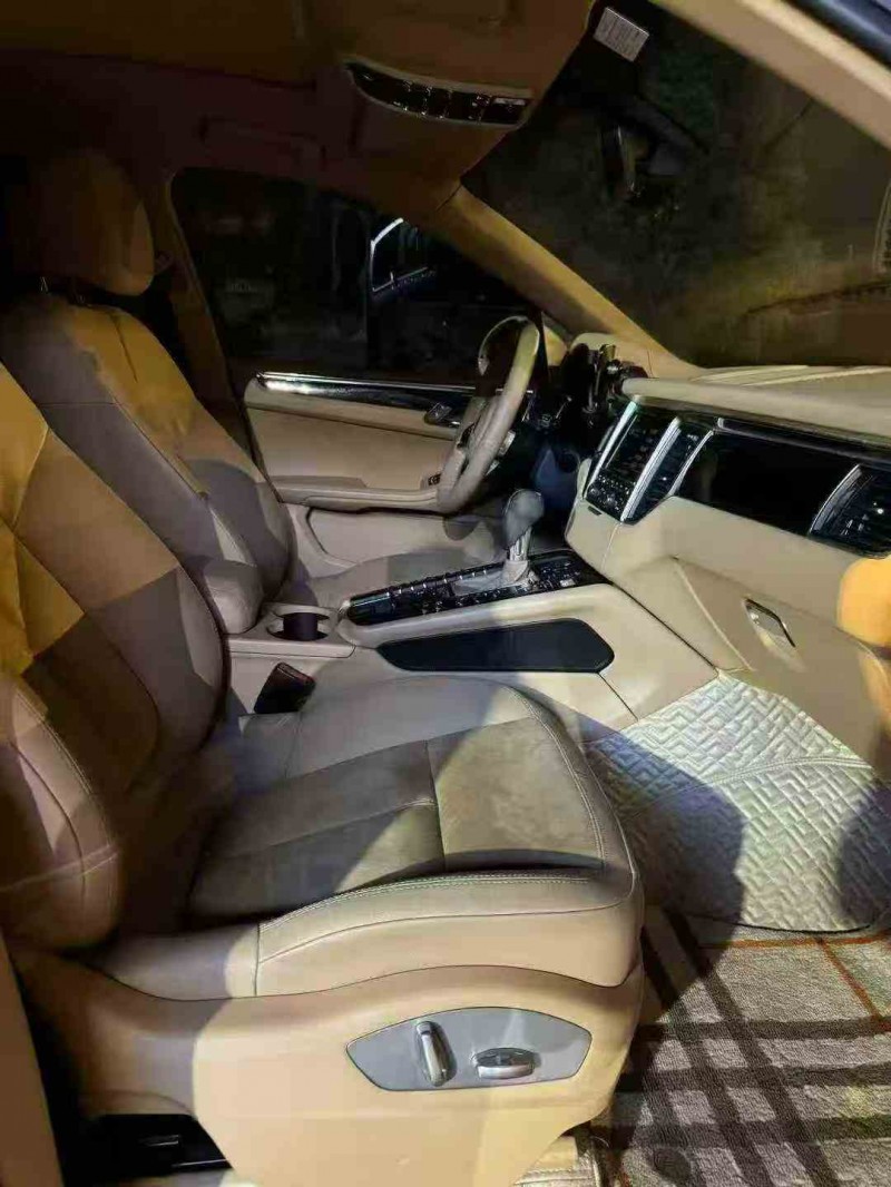 15年重庆市保时捷Macan
