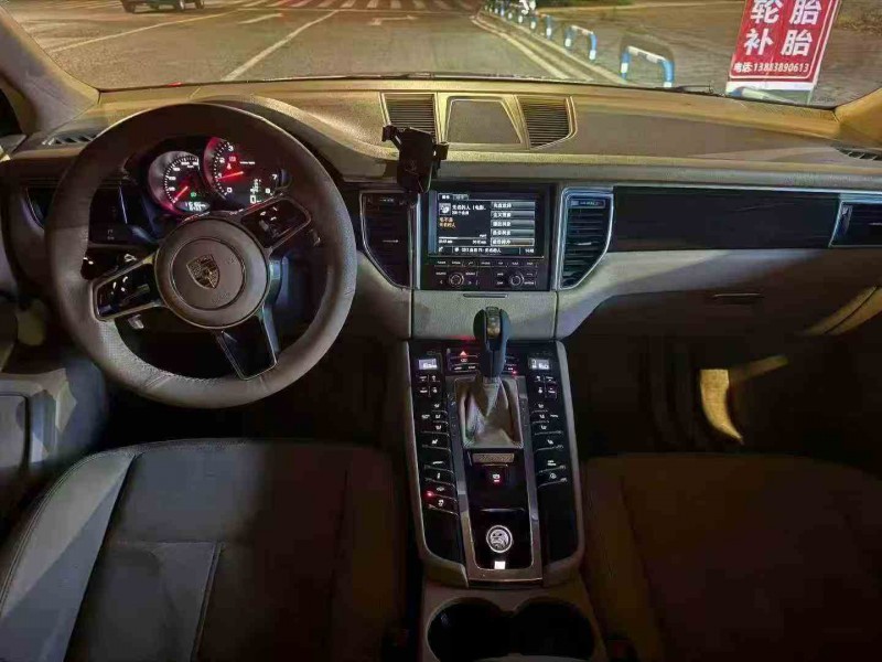 15年重庆市保时捷Macan
