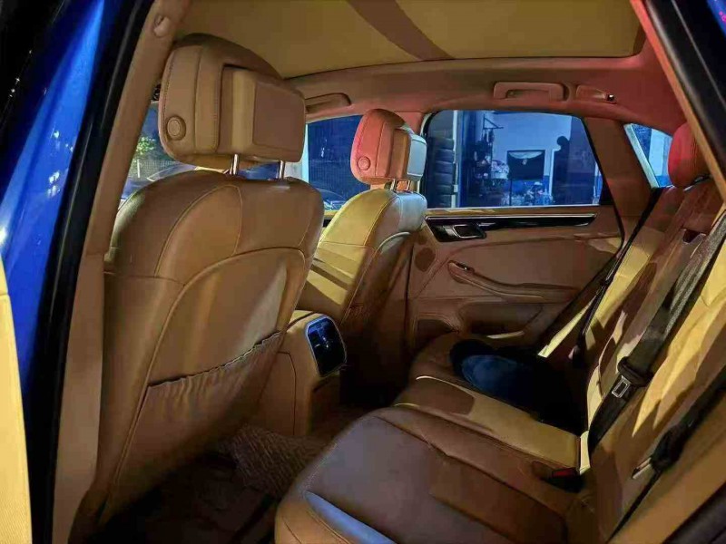 15年重庆市保时捷Macan
