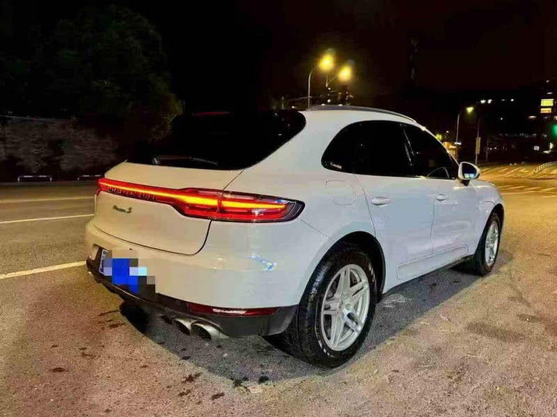 15年重庆市保时捷Macan