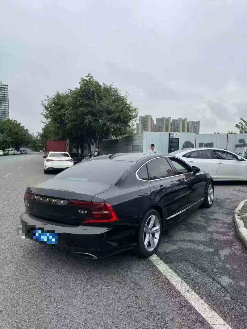 18年重庆市沃尔沃S90