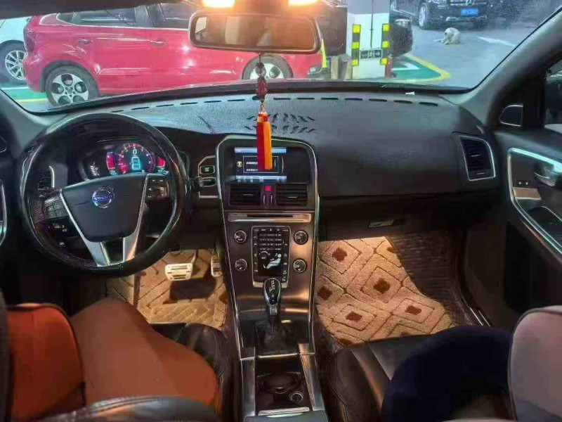 14年襄阳沃尔沃XC60