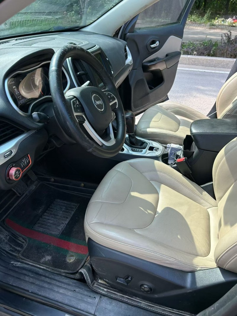 16年东营Jeep自由光