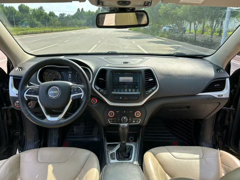 16年东营Jeep自由光