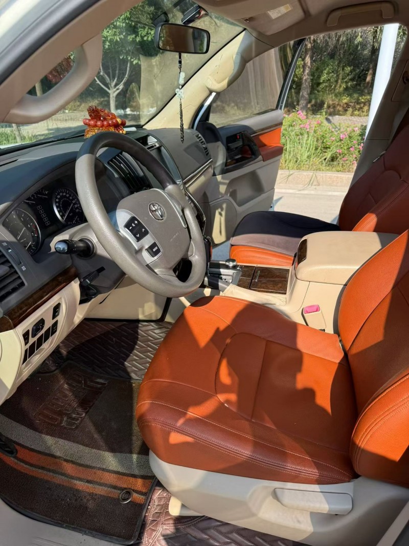 16年济南丰田兰德酷路泽