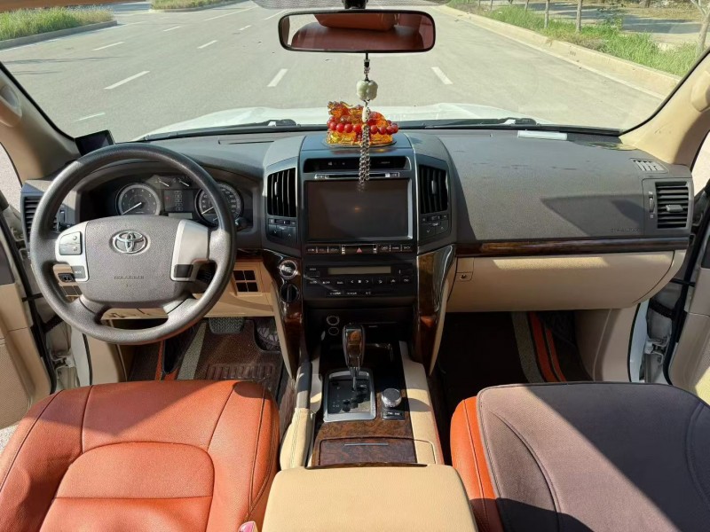 16年济南丰田兰德酷路泽