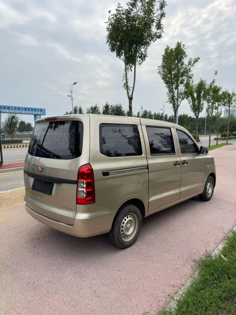 21年枣庄五菱汽车荣光