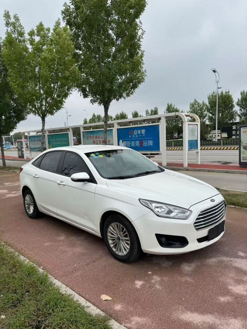 17年东营福特福睿斯