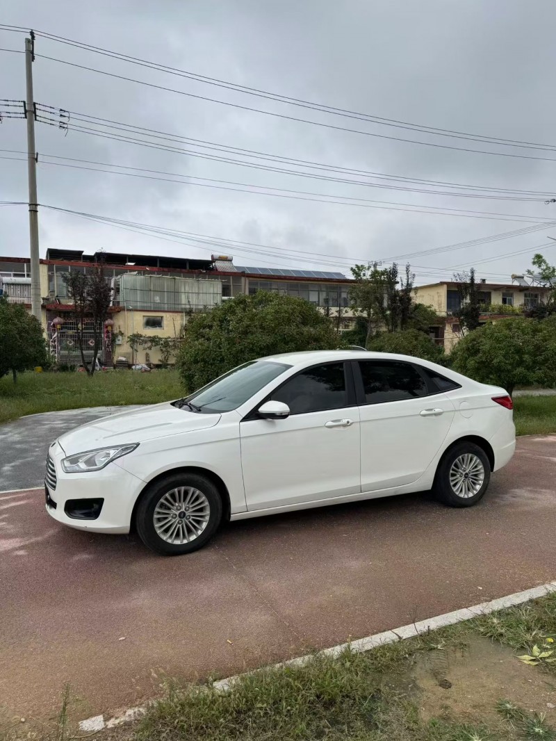 17年东营福特福睿斯