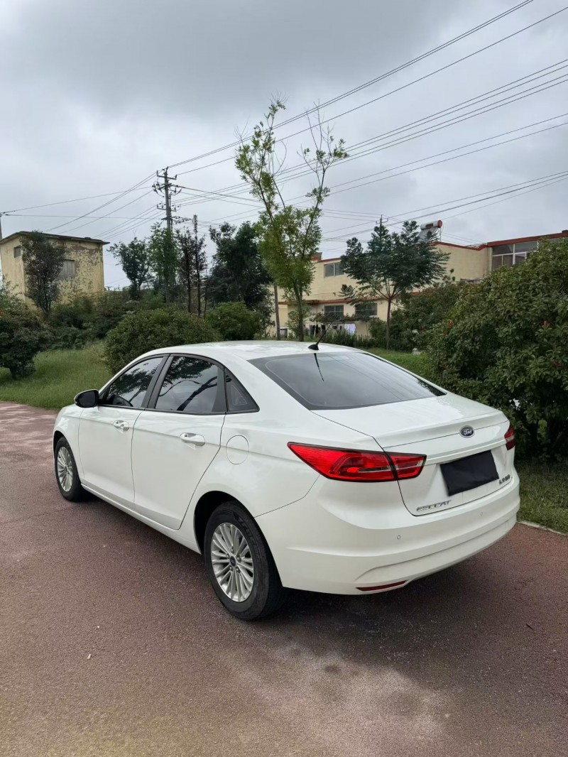 17年东营福特福睿斯