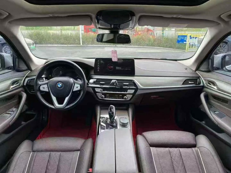 21年重庆市宝马5系