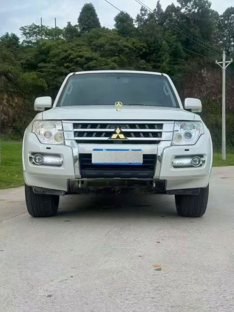 13年防城港三菱帕杰罗