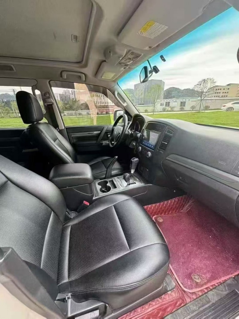 13年防城港三菱帕杰罗